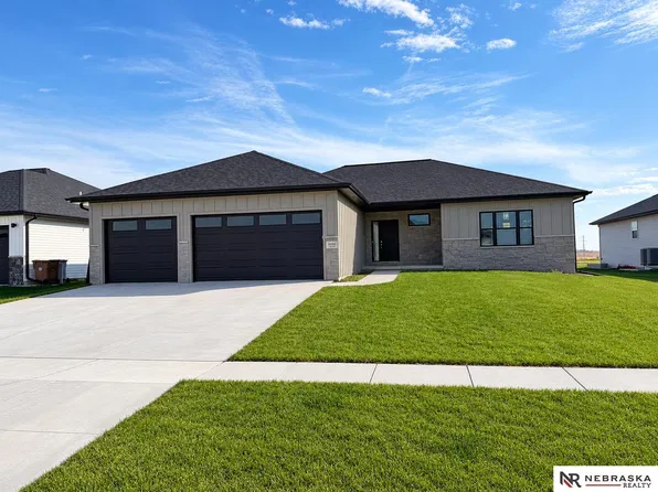 10430 S 77th St, Lincoln, NE 68516