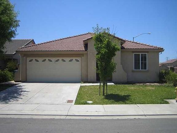 2nd image of 3915 Holdrege Way
