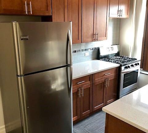 2nd image of 2439 28th St APT 4B