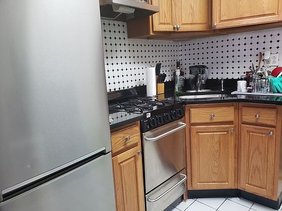 3rd image of 303 W 107th St #2SE