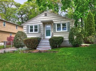 14 Ridgeway St, Dedham, MA 02026