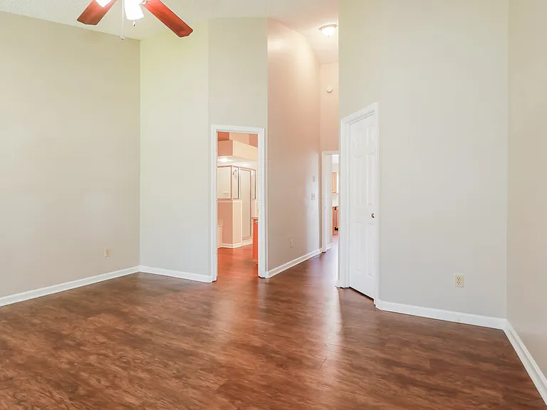 1829 Northglen Cir — Photo 6