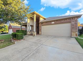 3 Hazelnook Rd, Edgecliff Village, TX 76134