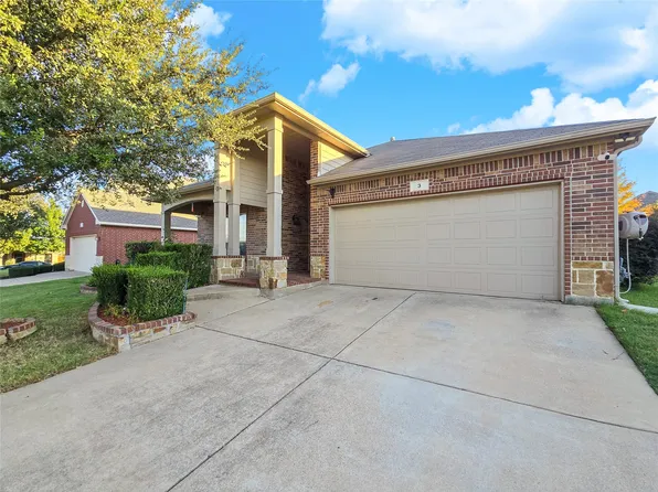 3 Hazelnook Rd, Edgecliff Village, TX 76134