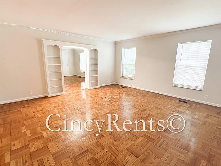 1118 Delta Ave #2 — Photo 3
