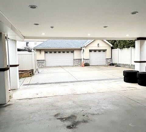 2nd image of 498 Holton Ave