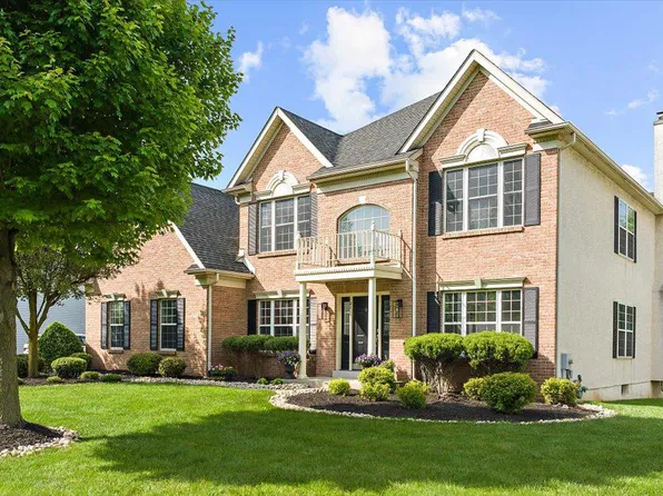 121 Avondale Dr, North Wales, PA 19454