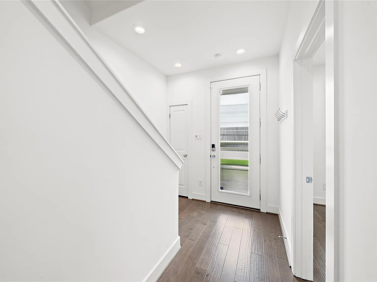 3 bed, 3.5 bath, 1901 sqft, $2,850 — Photo 3