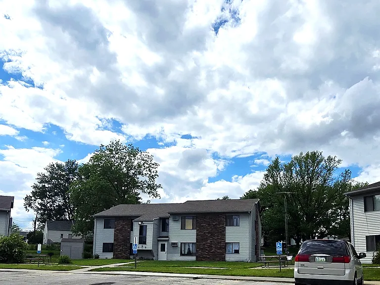 420 S Gustin St — Photo 1