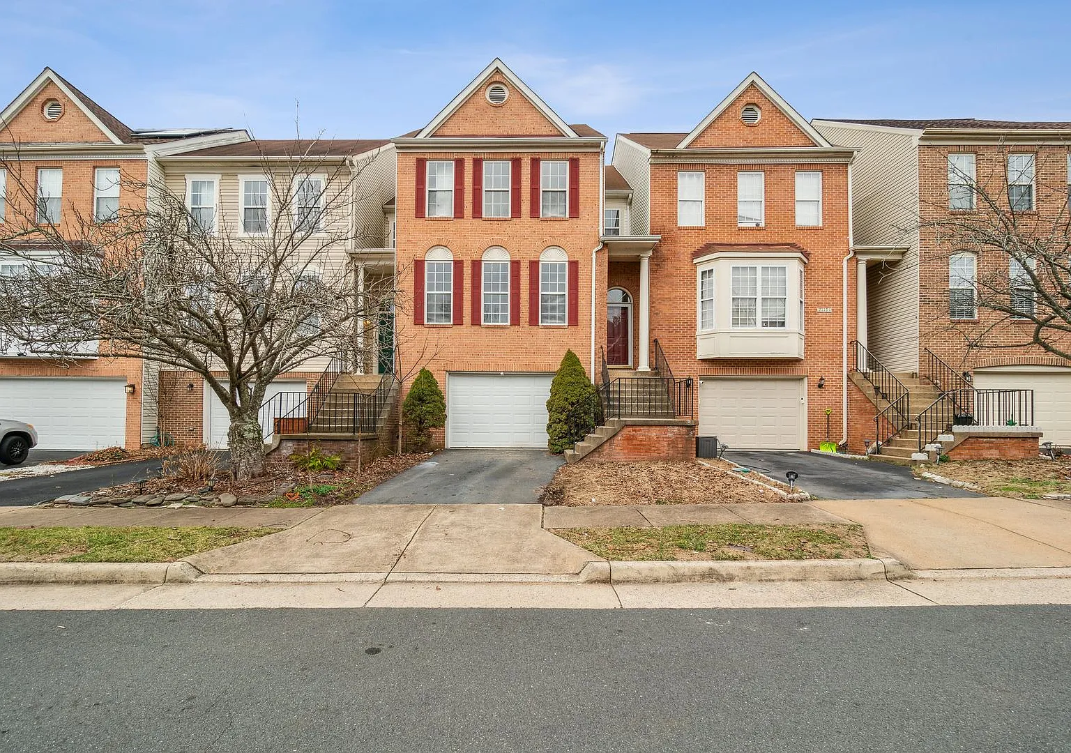 Spacious & Bright 3bd/2.5 brick front TH in Sterling, VA! — Photo 1