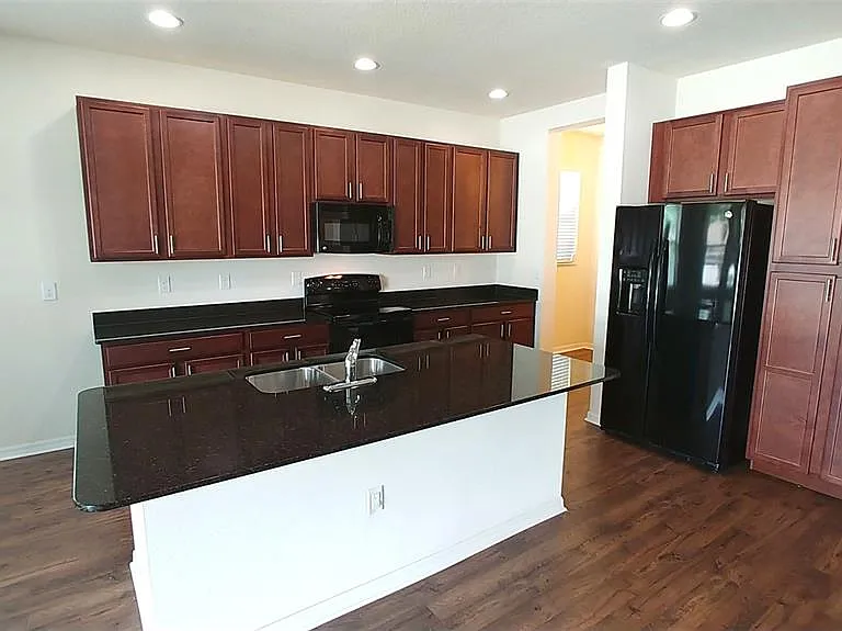 7013 Island Queen Ct — Photo 2