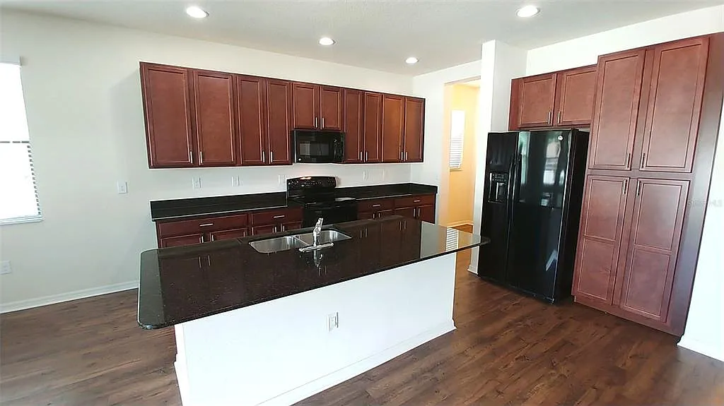 Building Photo - 7013 Island Queen Ct