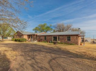 712 W 1st St, Claude, TX 79019