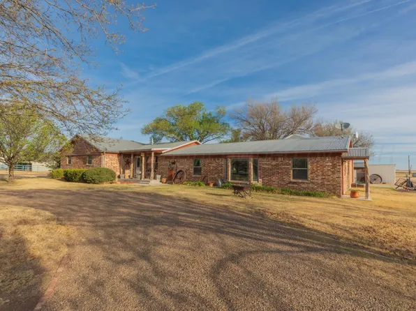 712 W 1st St, Claude, TX 79019