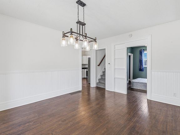 3rd image of 608 N Center St
