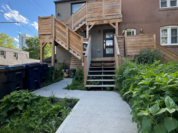 200 Munro St #2, Toronto, ON M4M 2C2