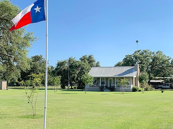 3rd image of 390 Deer Trail Ln