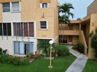 9300 W Flagler St APT 216C, Miami, FL 33174