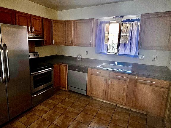 4th image of 4433 N Stanton St APT 404