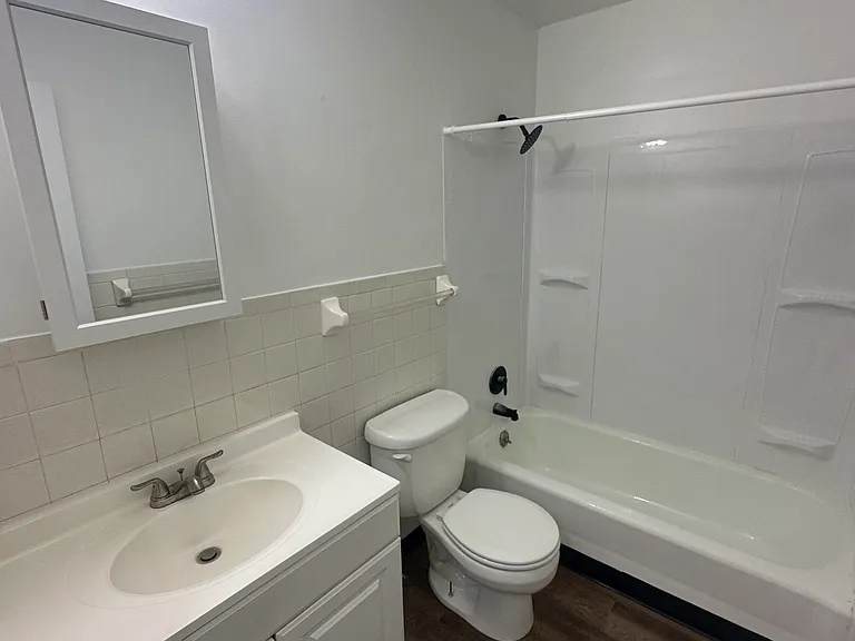 726 Rodney St — Photo 12