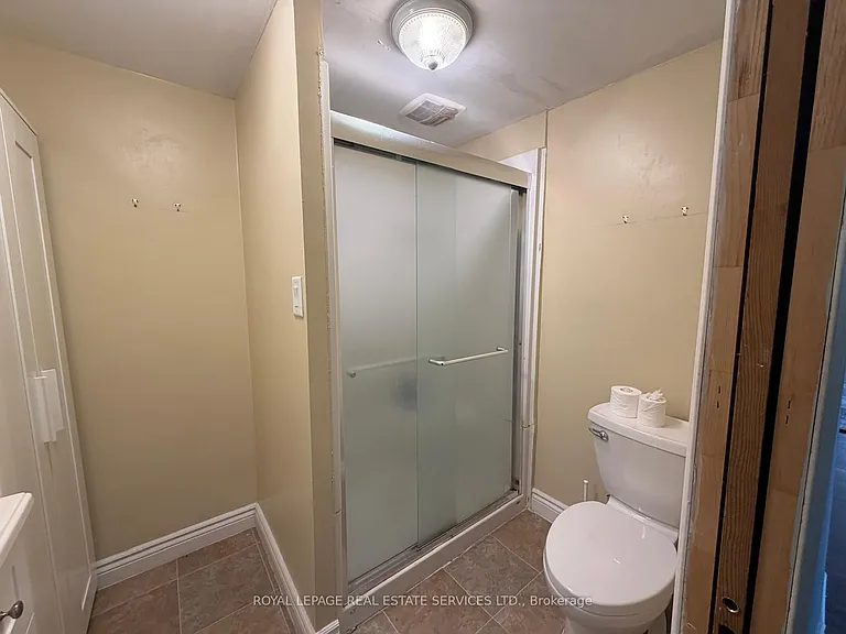 100 Essa Rd #UPPER LEVEL — Photo 21