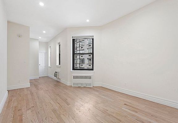 3rd image of 229 E 67th St APT 5D