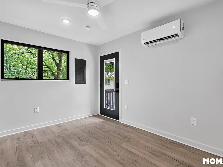 2413 Glascock St #201 — Photo 5