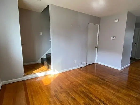 2201 Woodson Rd APT J, Saint Louis, MO 63114
