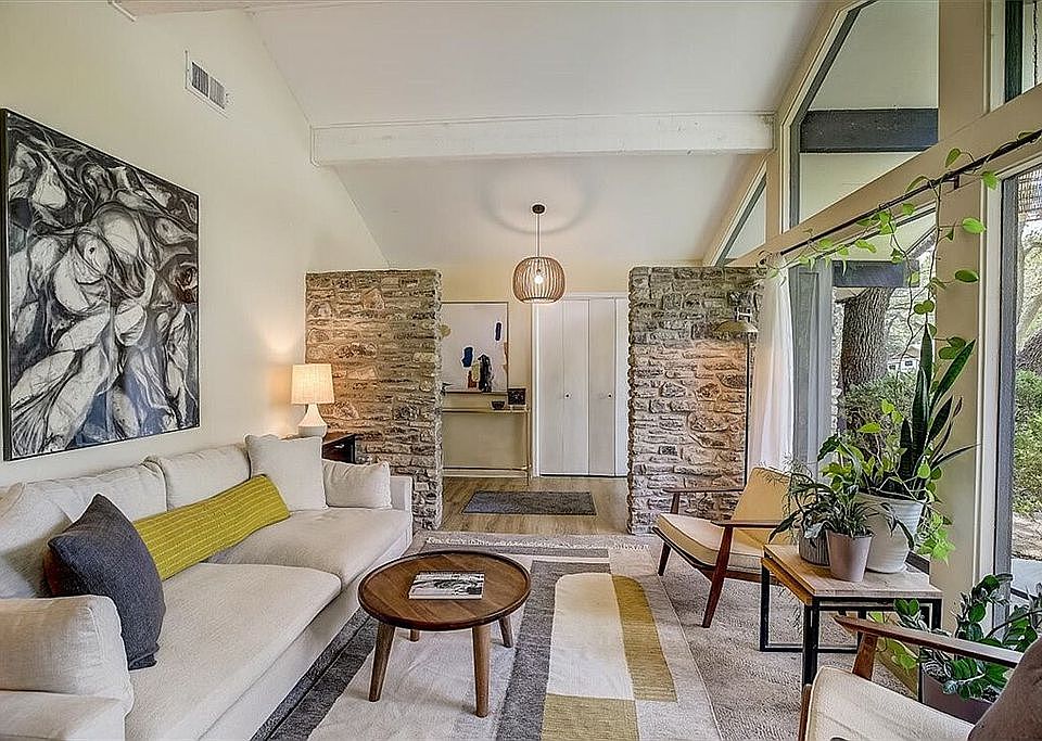 1st image of 9303 Mosswood Cir