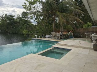 2286 NE 215th St, Miami, FL 33180
