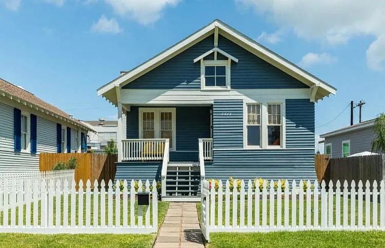 2 bed, 1.0 bath, 897 sqft, $2,400 — Photo 1