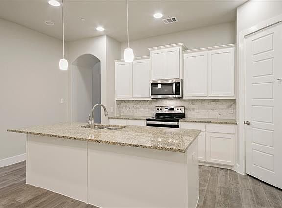 4th image of 349 Featherstone Trl