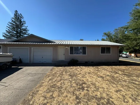 826-828 ROYAL, 826 S Royal Ave #826, Eagle Point, OR 97524
