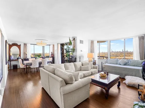 2005 Harmon Cove Tower, Secaucus, NJ 07094