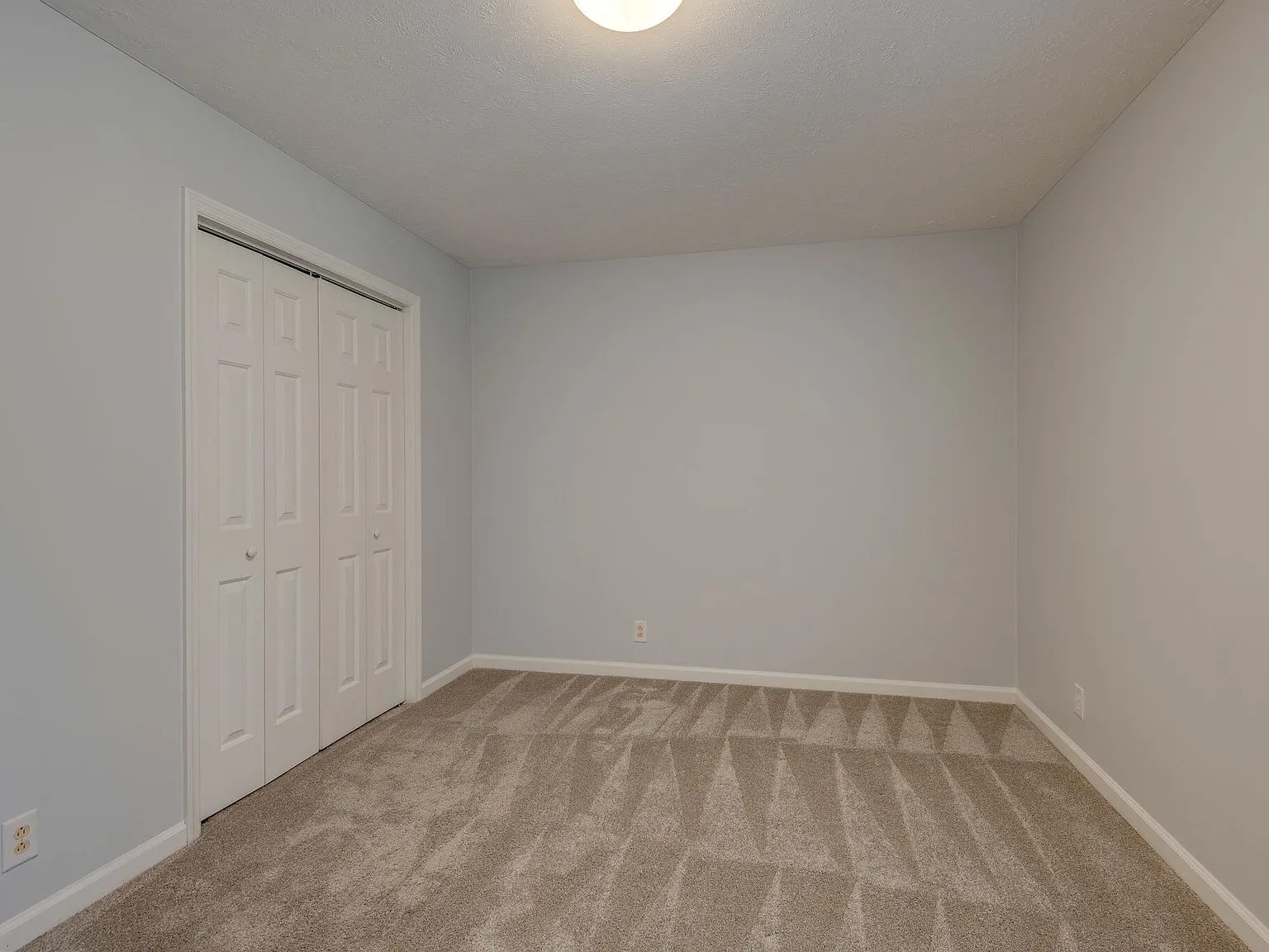 4 bed, 2.5 bath, 2135 sqft, $2,500 — Photo 3