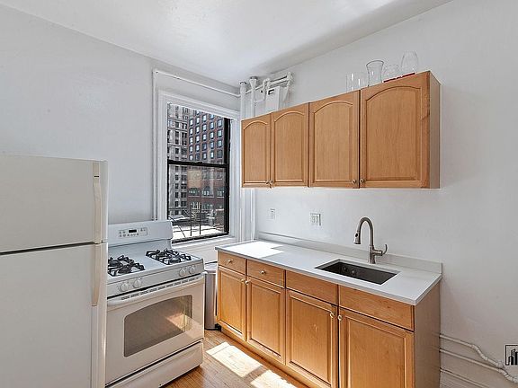5th image of 105 E 15th St APT 73