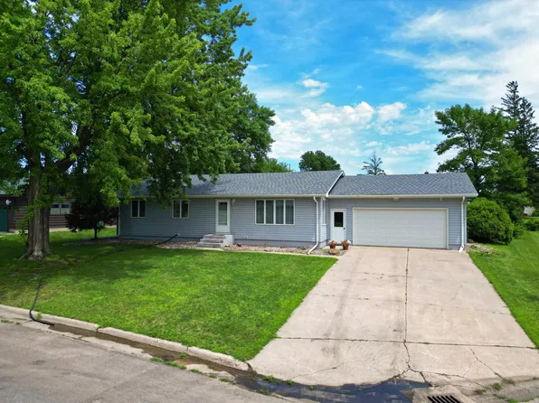 551 6th St E, Hector, MN 55342