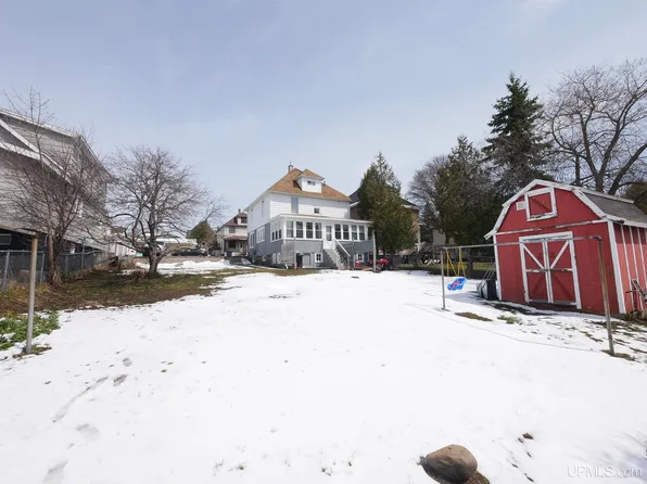 1028 Minnesota St, Hancock, MI 49930