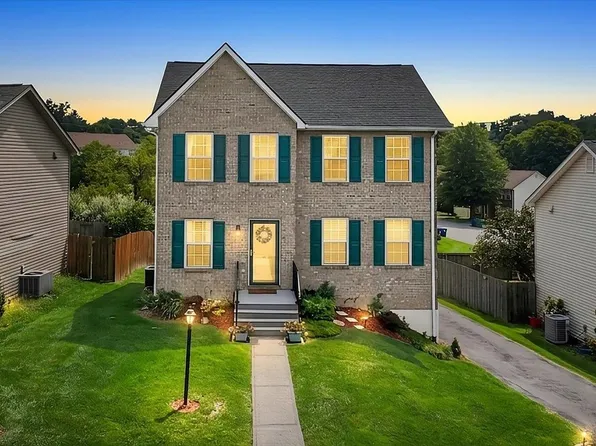 20 Camellia Ln NW, Christiansburg, VA 24073