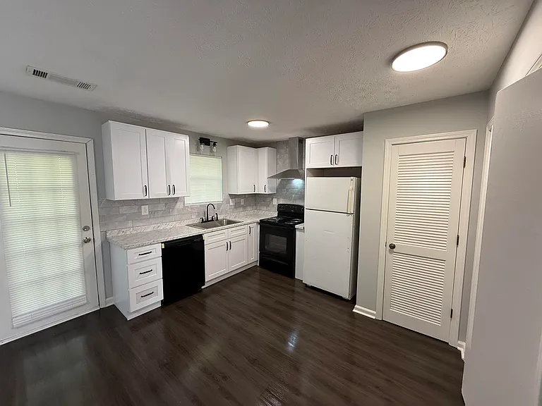 2603 Parkside Way — Photo 3