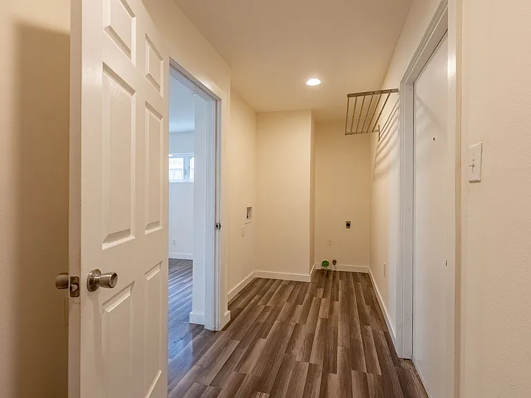 1001 Echo Ln — Photo 8