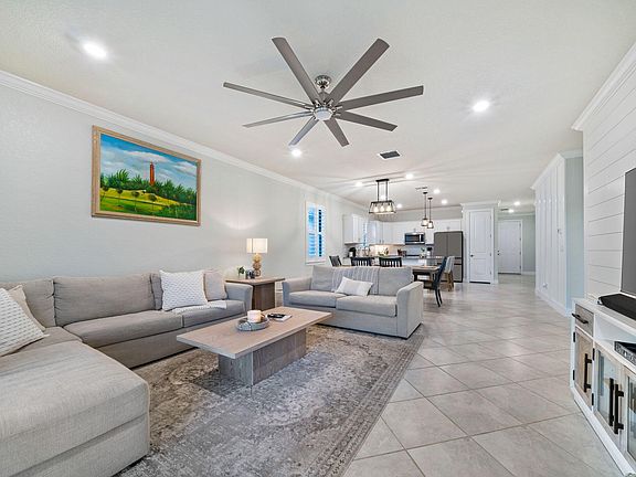 5th image of 668 SE Villandry Way