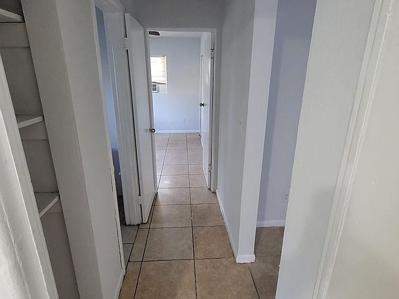 4th image of 408 E 27th St