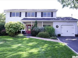 47 Heller Pl, Hauppauge, NY 11788