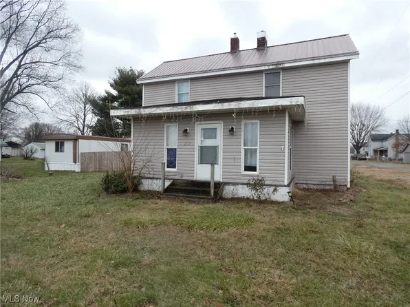 212 State St, Conesville, OH 43811
