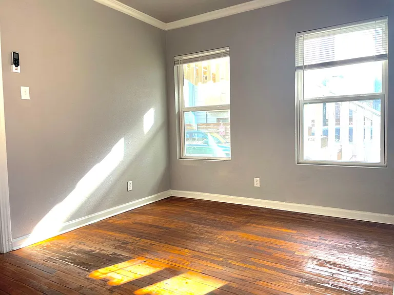204 E 30th St #101 — Photo 4