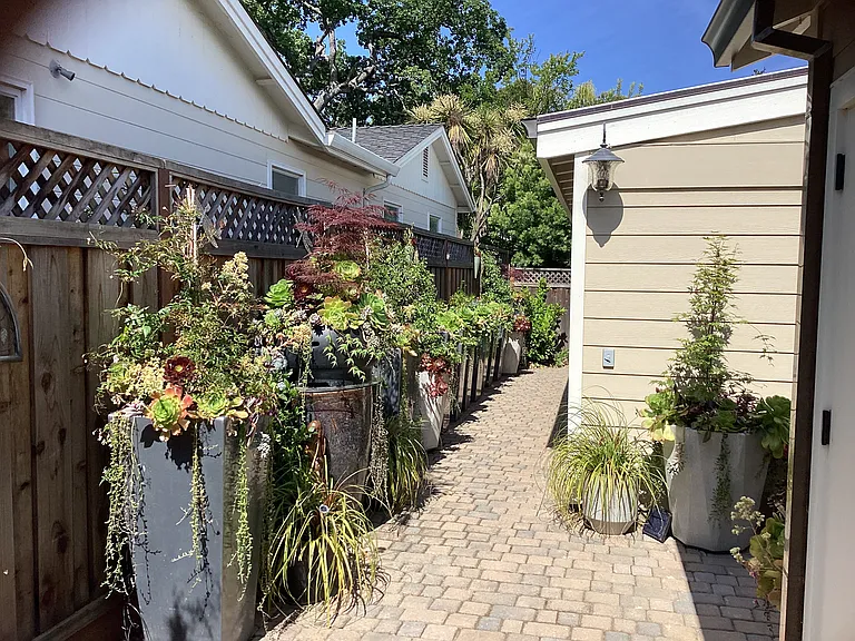 2336 Howard Ave — Photo 41