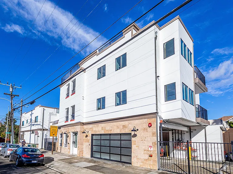 2706 School St #7 — Photo 1