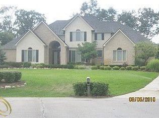 1330 Corey Cv, White Lake, MI