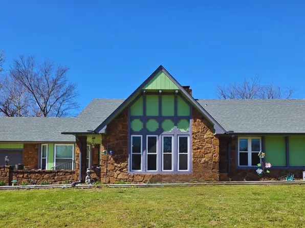1207 Oklahoma Pl, Claremore, OK 74017